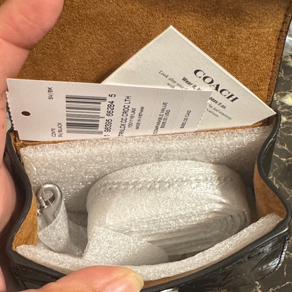 Coach Turn Lock with Chain - Picture 9 of 11